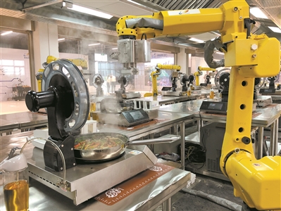 服务员厨师要迎失业潮?首个全机器人餐厅登场