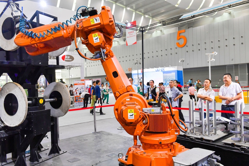 国内工业机器人制造企业集中亮相国际互联网